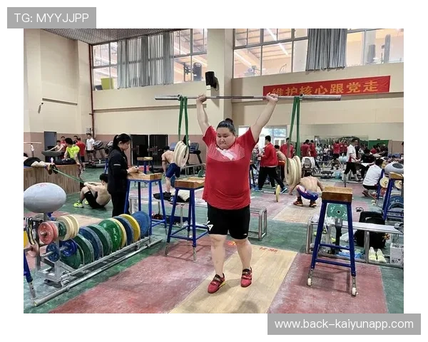 举重体能训练方法与科研结合取得成果，举重专项训练